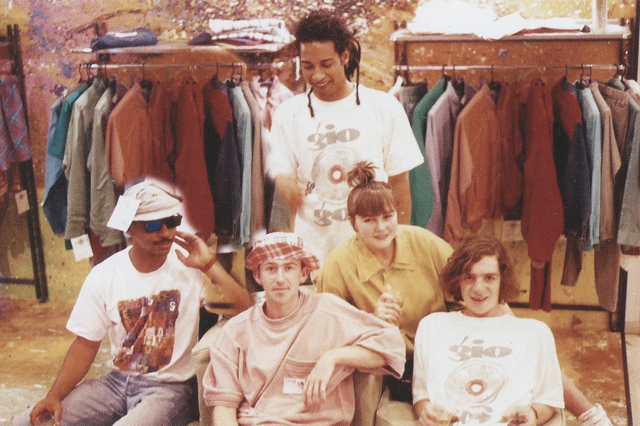 Archive photo: a group in giogoi T-shirts in front of a clothing rail